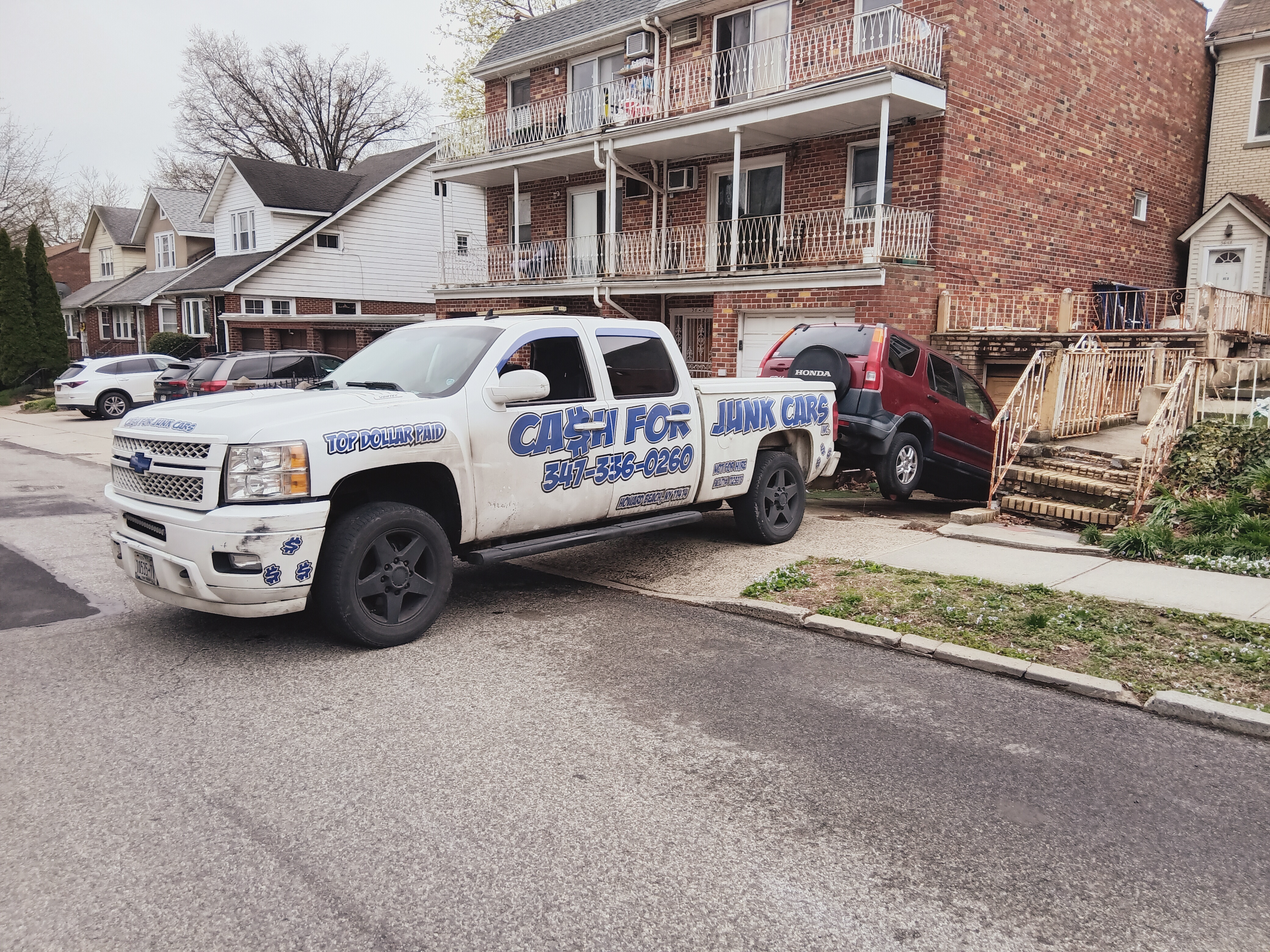 junk vehicle getting removed from a private driveway flushing queens NY